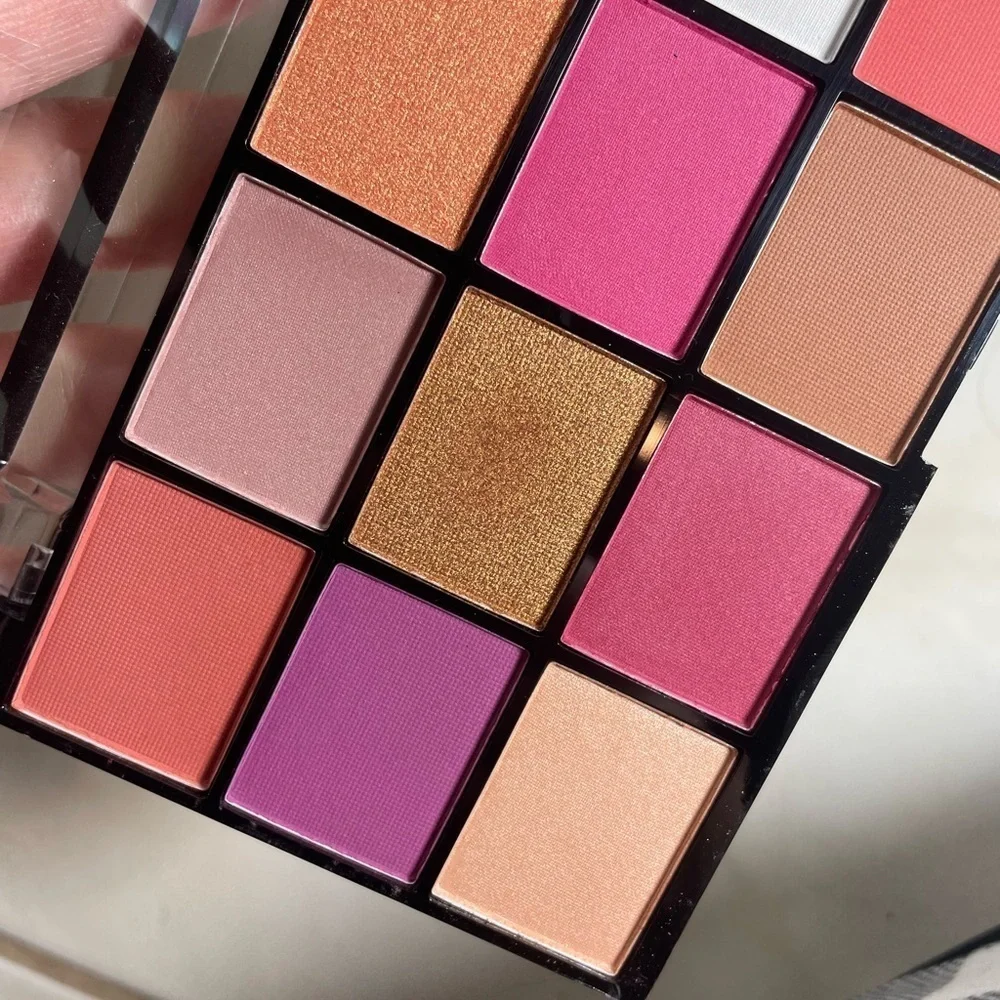 Revolution Make Up Reloaded Red Alert Eye Shadow Pallet​​​​​​​